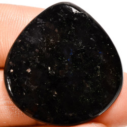Nuummite 23,50 carats