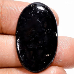 Nuummite 20,0 carats