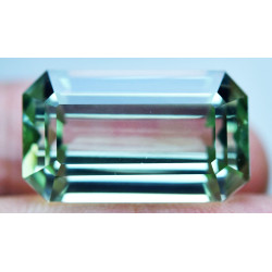 Hiddenite 21,90 carats